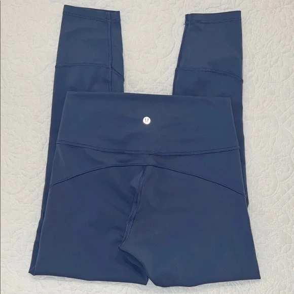 Lululemon Leggings size 8 In Movement 7/8 Tight *Everlux 25" - Picture 2 of 10